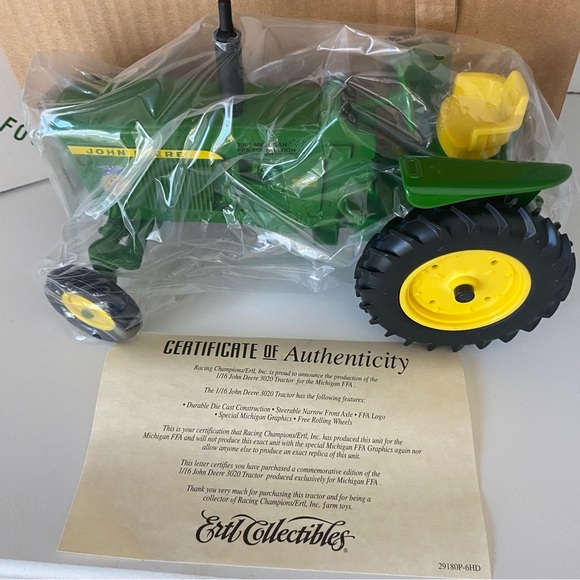 John Deere Model 3020 Tractor Limited Edition 2001 Michigan FFA Foundation ERTL - Picture 3 of 11